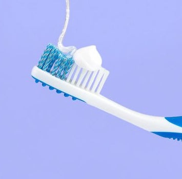 Can a Manual Toothbrush Help Whiten your Teeth?